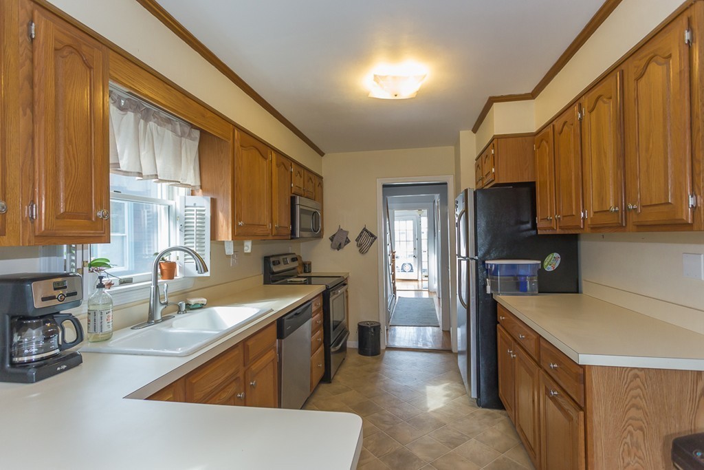 12 Elmwood Road Swampscott, MA 01907 - Photo 9 of 19 Gallery Image 9