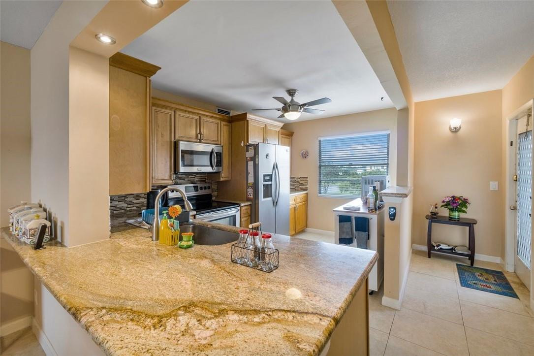 4021 Newcastle B, Unit 4021 Boca Raton, FL 33434 - Photo 8 of 25 Photo 8