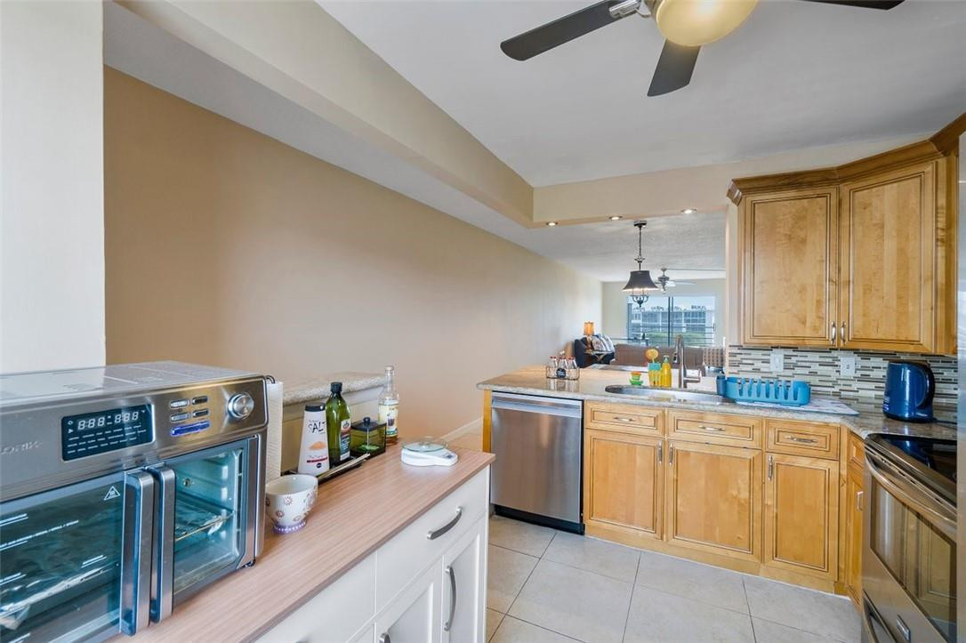 4021 Newcastle B, Unit 4021 Boca Raton, FL 33434 - Photo 10 of 25 Photo 10