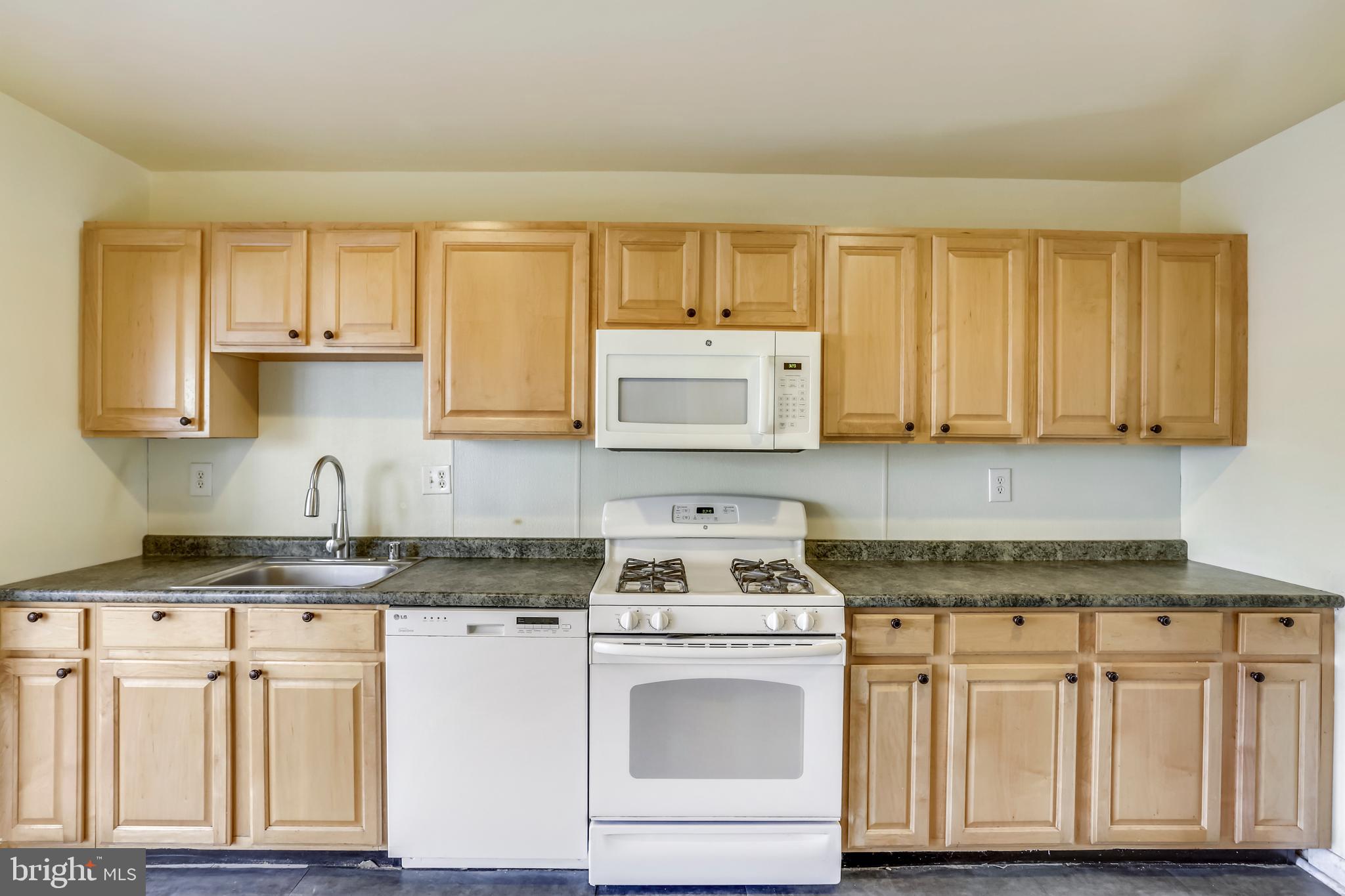 1104 Hamlin Road Waldorf, MD 20602 - Photo 8 of 27 Kitchen has easy flow & lots of counter space!