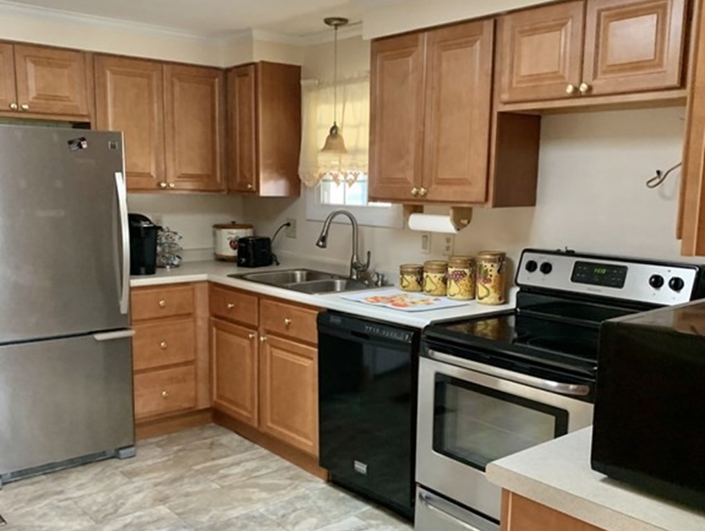 22 Castle Road Attleboro, MA 02703 - Photo 9 of 23 Gallery Image 9