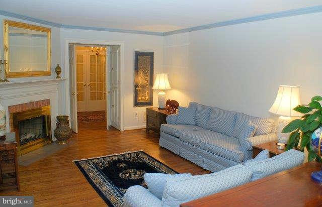 4333 Mountville Road Jefferson, MD 21755 - Photo 3 of 30 Living Room