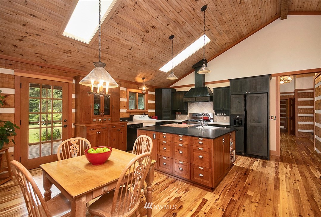4400 Campbell Road Clinton, WA 98236 - Photo 11 of 40 Gallery Image 11