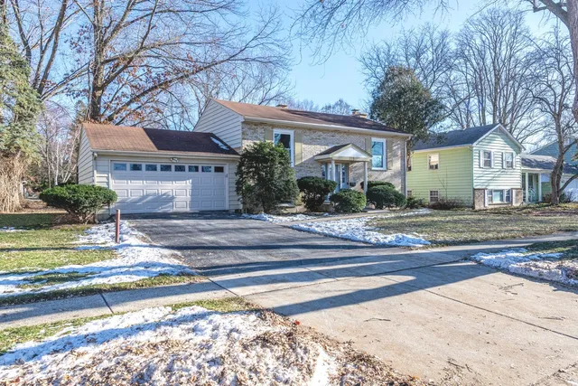 $459,900 | 719 Webster Street, Algonquin, IL 60102