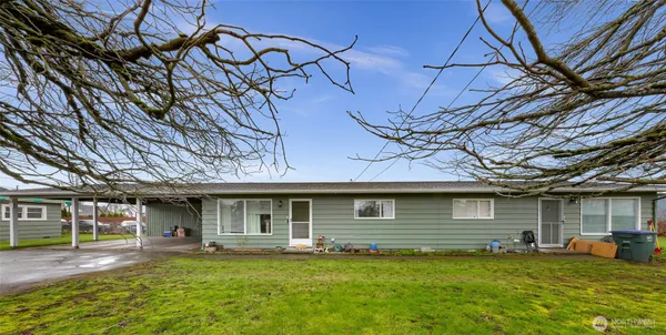 a view of a house with a yard