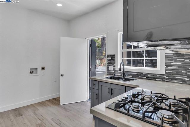 $799,000 | 3300 Harrison Street, Oakland, CA 94611