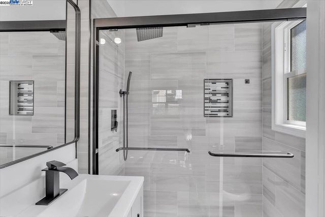 $799,000 | 3300 Harrison Street, Oakland, CA 94611