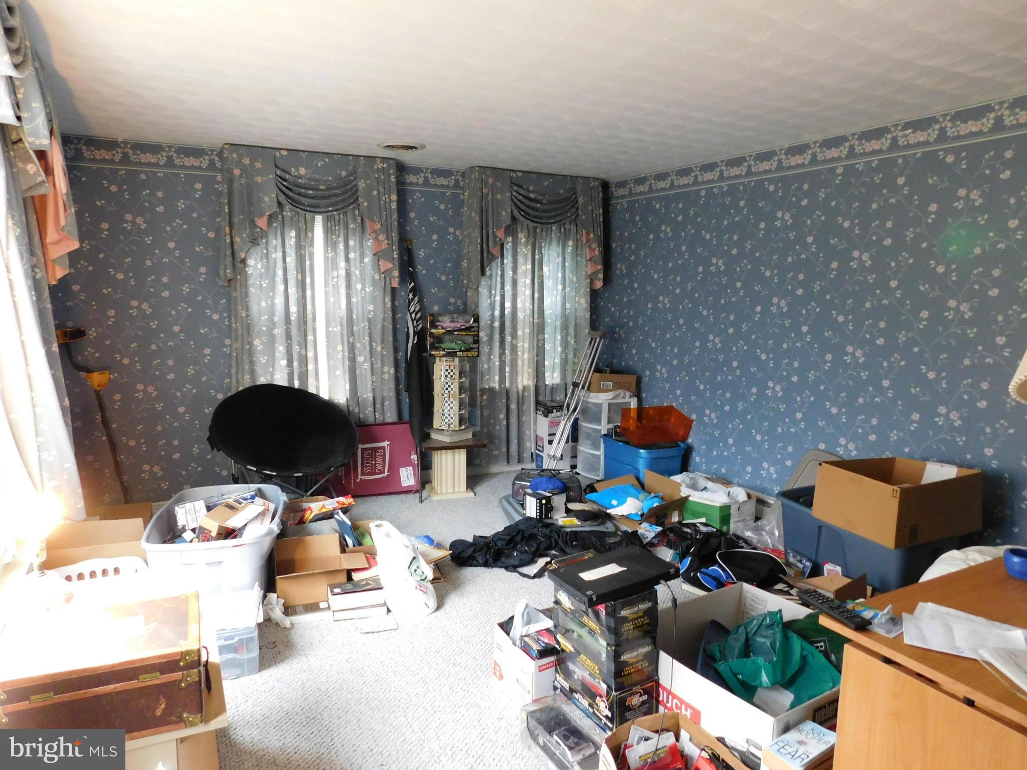 15928 St Anthony Road Thurmont, MD 21788 - Photo 10 of 17 Living Room