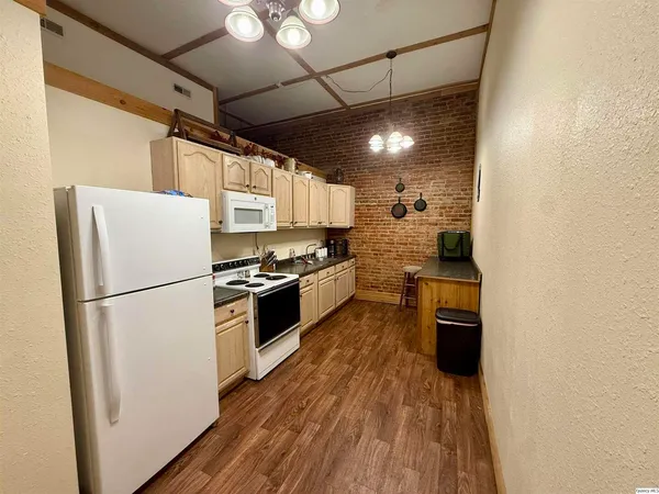 $170,000 | 109-113 North Broad Street, Loraine, IL 62349