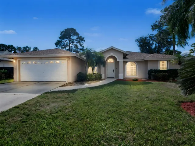 $584,999 | 249 Monterey Way, Royal Palm Beach, FL 33411