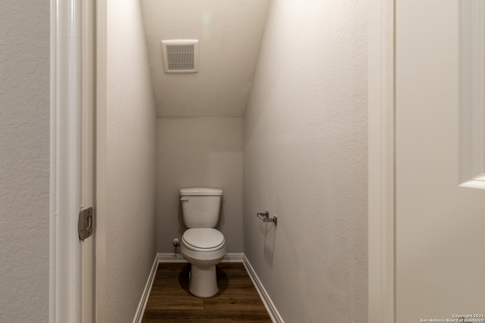 9338 Espadrille Run Converse, TX 78109 - Photo 25 of 46 a white toilet sitting next to a white sink