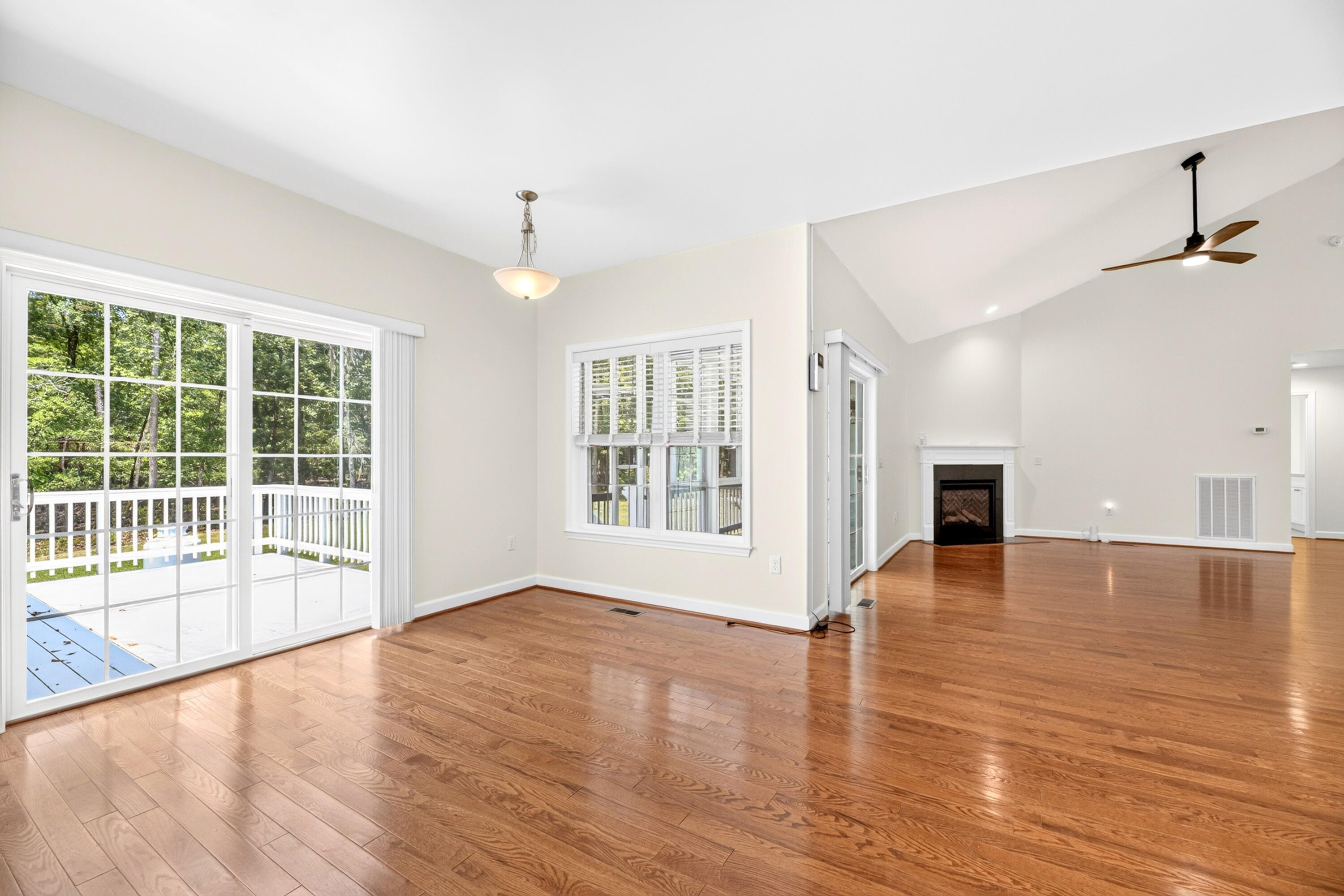 315 Griffith Lane Elloree, SC 29047 - Photo 9 of 40 Dining and Family Room