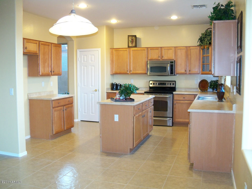 4418 West Darrel Road Laveen, AZ 85339 - Photo 5 of 15 Kitchen2