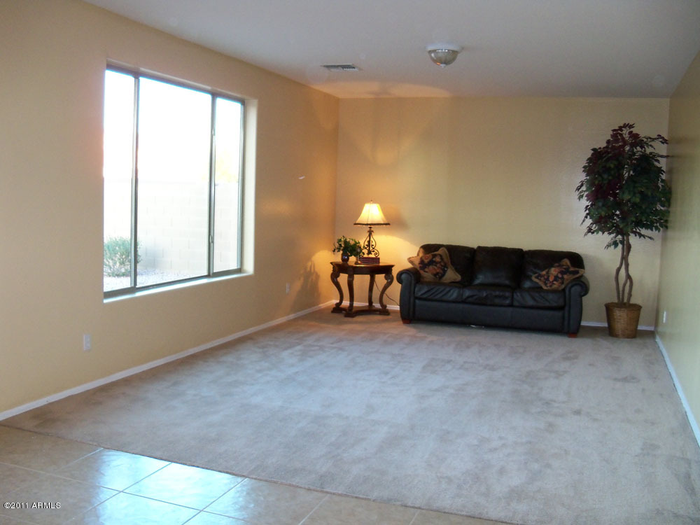 4418 West Darrel Road Laveen, AZ 85339 - Photo 7 of 15 Family Room