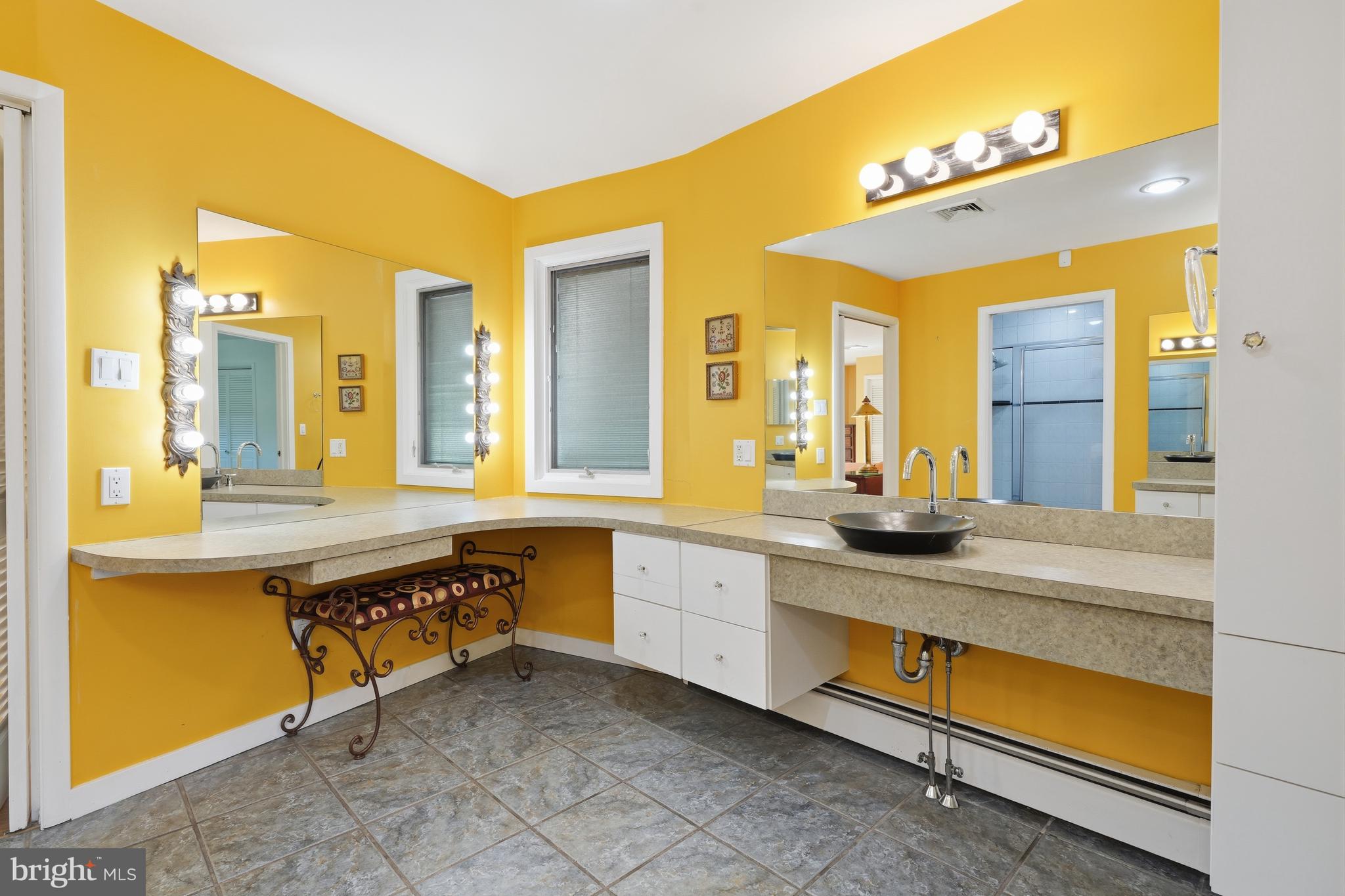 775 River Road Yardley, PA 19067 - Photo 45 of 75 Owner's ensuite full bath with seating area