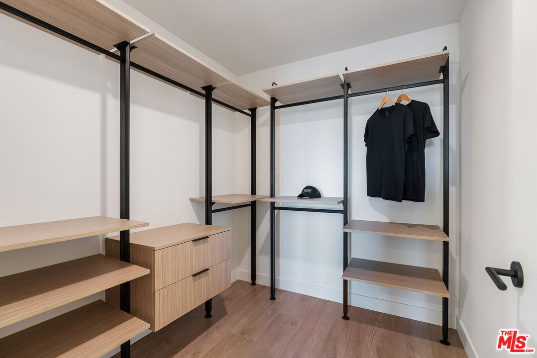 10700 Tabor Street, Unit 512 Los Angeles, CA 90034 - Photo 13 of 29 a view of walk in closet