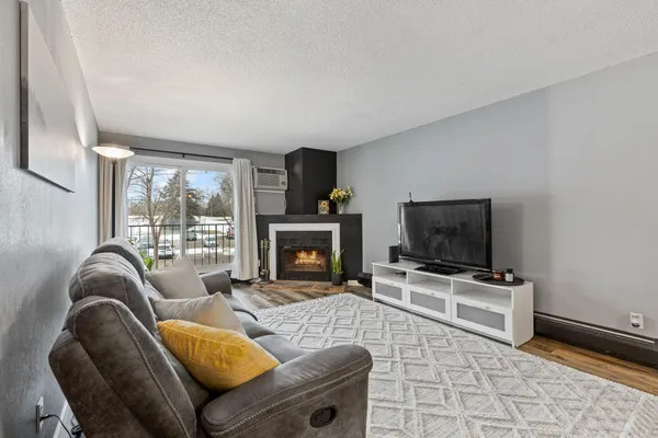$179,900 | 3850 Plymouth Boulevard, Unit 223, Plymouth, MN 55446