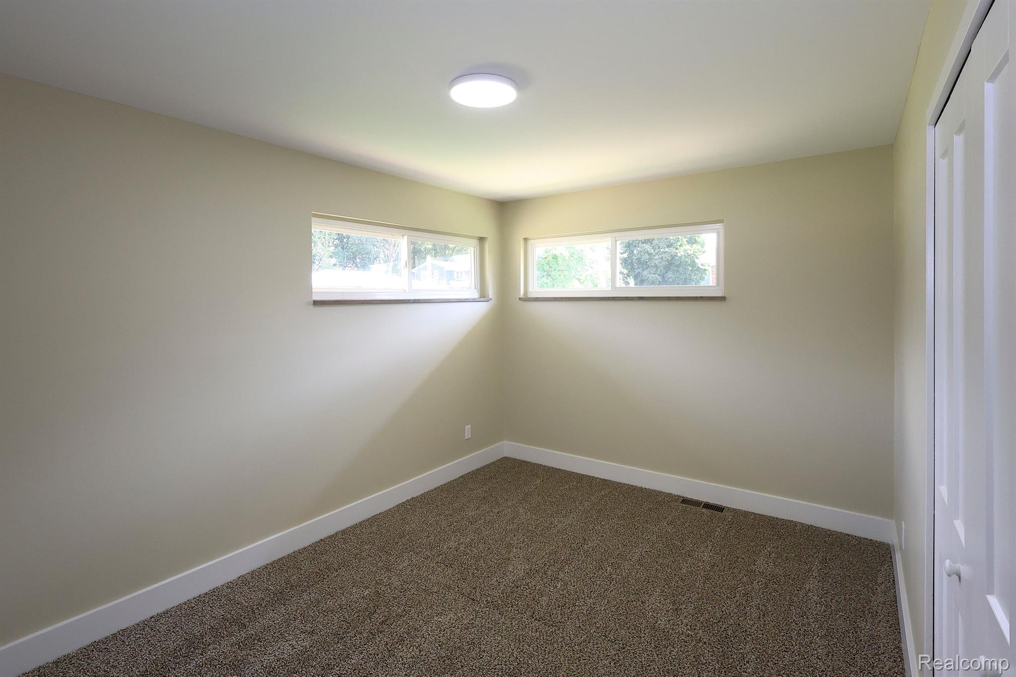 8410 Harding Street Taylor, MI 48180 - Photo 21 of 43 Primary Bedroom