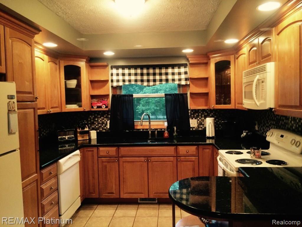 3017 Brewer Road Howell, MI 48855 - Photo 7 of 17