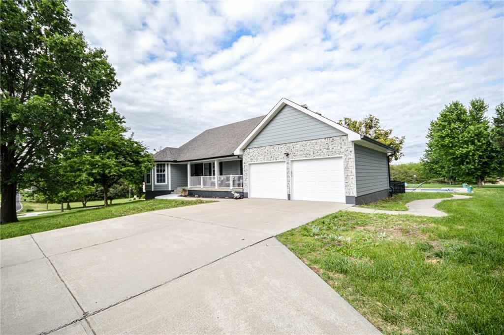 3711 South Rust Road Grain Valley, MO 64029 - Photo 2 of 57