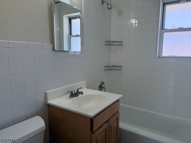 948 Valley Road, Unit A8 Clifton, NJ 07013 - Photo 11 of 14