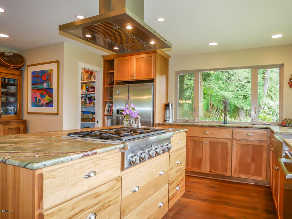 847 Hamer Road Siletz, OR 97380 - Photo 14 of 79 Walk-in pantry