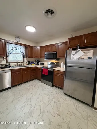 $450,000 | 606 Rimrock Road, Bartonsville, PA 18321