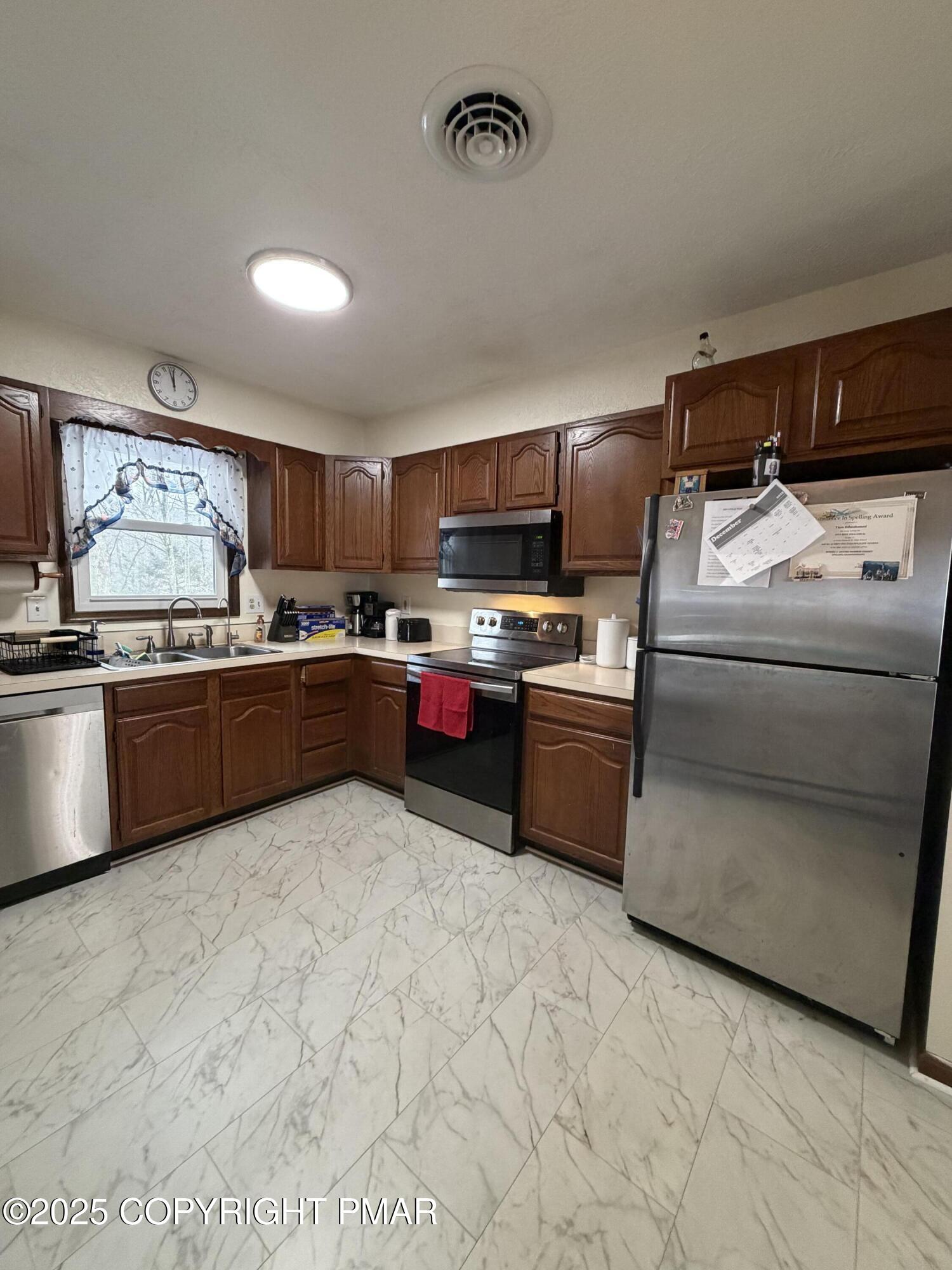 606 Rimrock Road Bartonsville, PA 18321 - Photo 3 of 34 IMG_9948