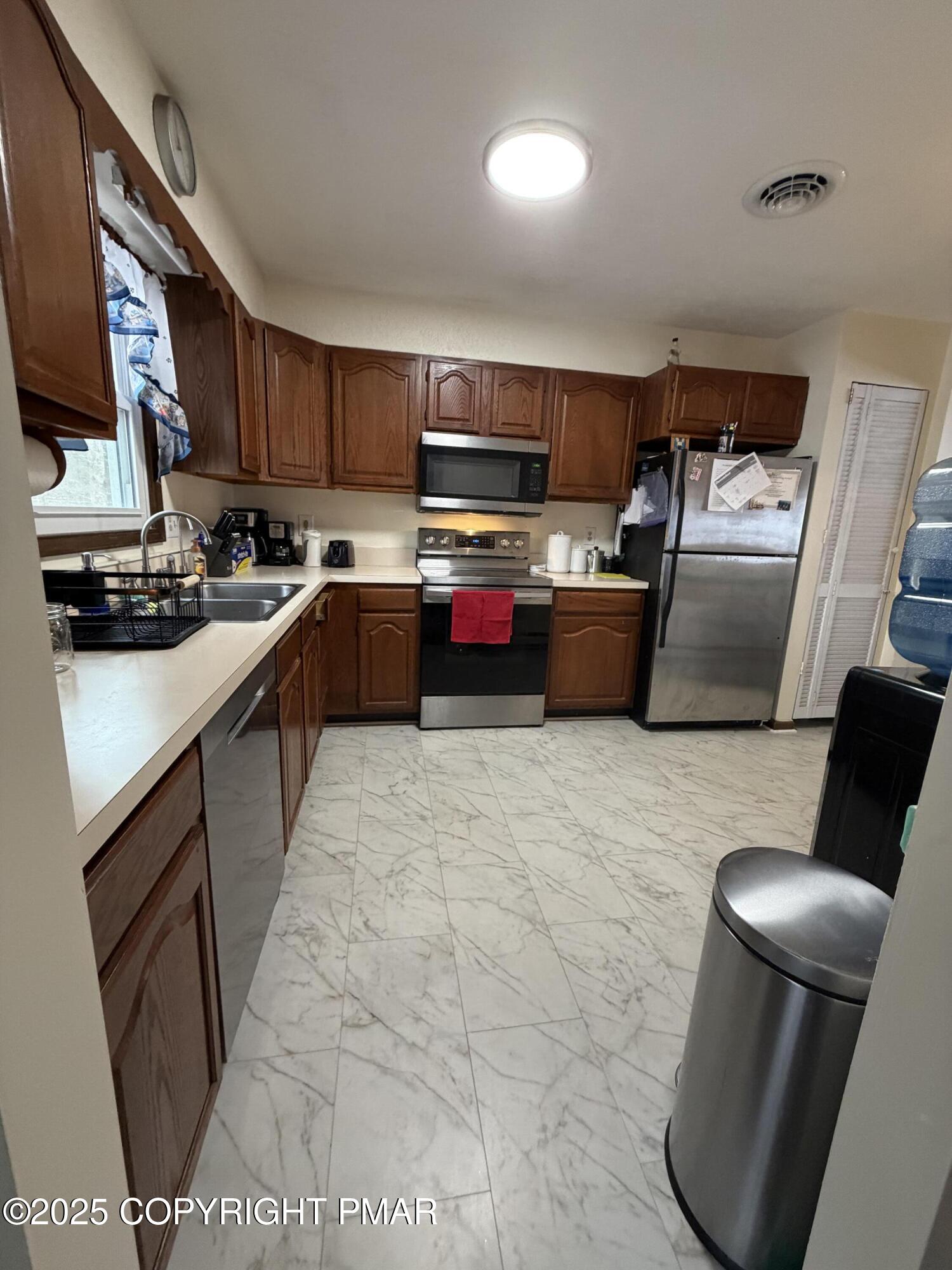 606 Rimrock Road Bartonsville, PA 18321 - Photo 4 of 34 IMG_9945