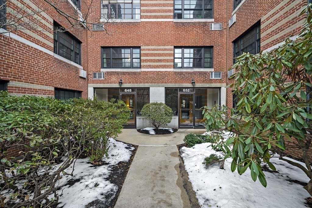 652 Washington Street, Unit 1 Brookline, MA 02446 - Photo 2 of 17