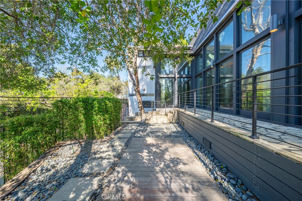 9653 Oak Pass Road Beverly Hills, CA 90210 - Photo 27 of 42
