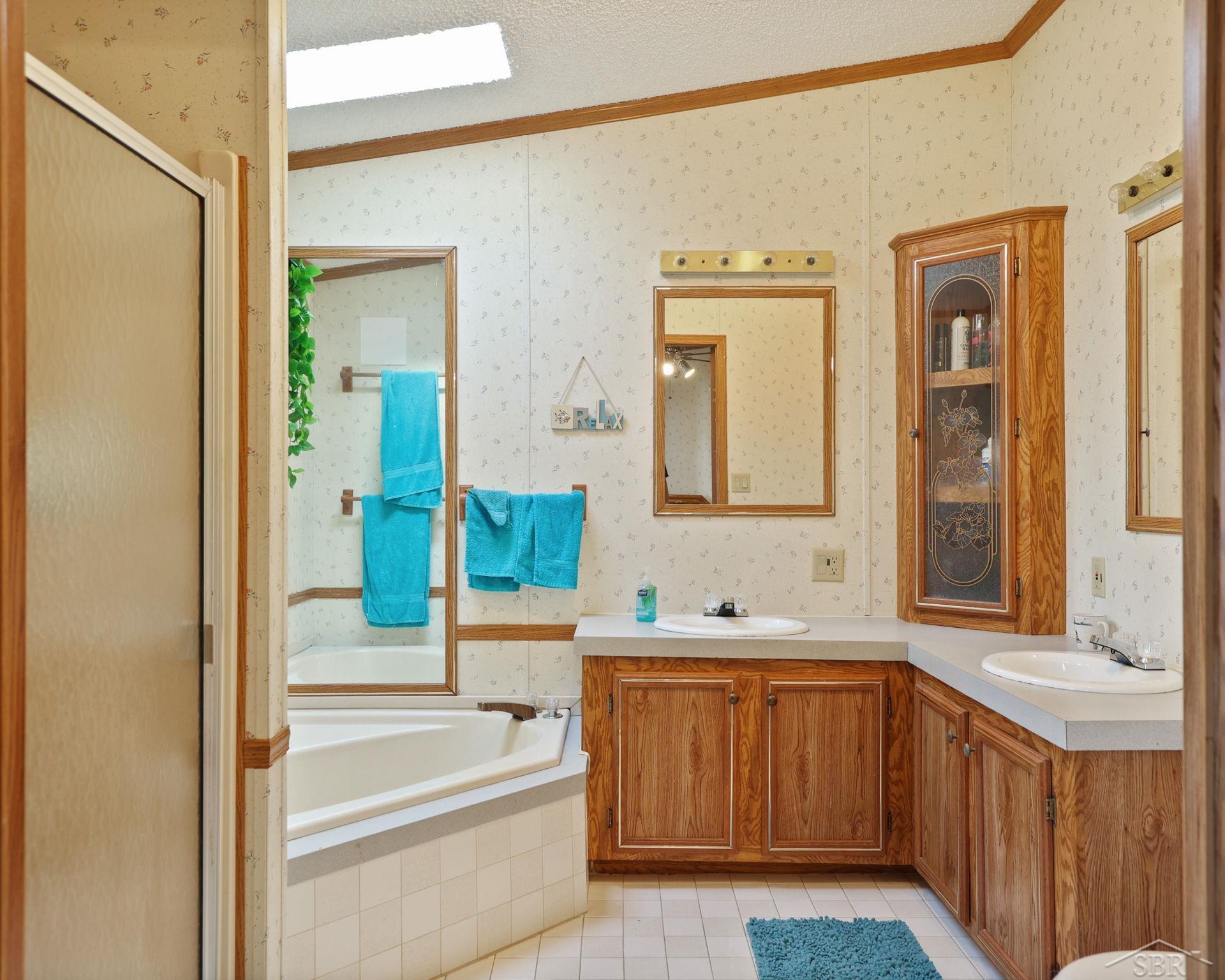 5237 Beachwood Road Standish, MI 48658 - Photo 37 of 68 Master Bath