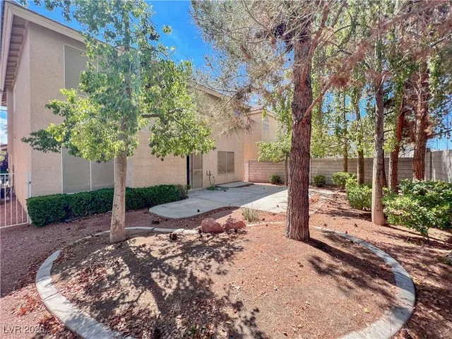 $2,350 | 10789 South Osage Winter Street, Henderson, NV 89052