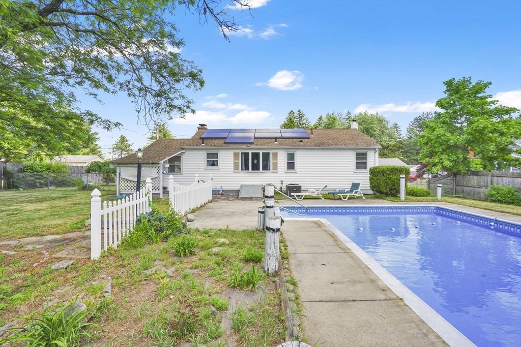 135 Bulat Drive Springfield, MA 01129 - Photo 7 of 42