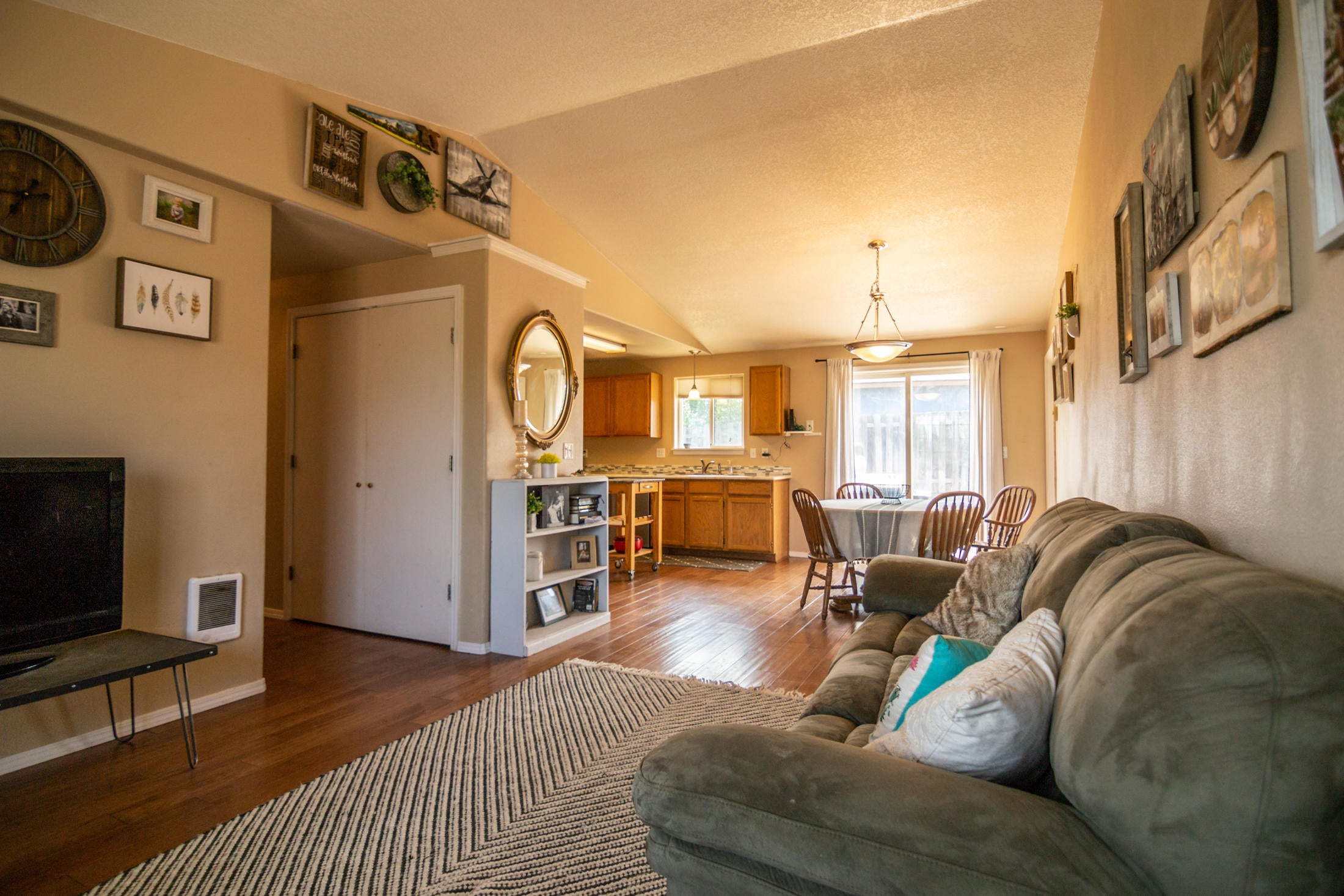 2046 Southwest 33rd Street Redmond, OR 97756 - Photo 3 of 30 DSC_0001