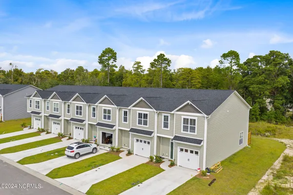$1,850 | 28 Aspen Road, Hampstead, NC 28443