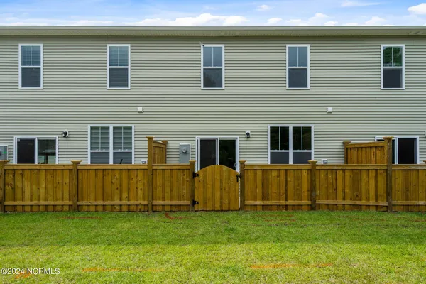 $1,850 | 28 Aspen Road, Hampstead, NC 28443