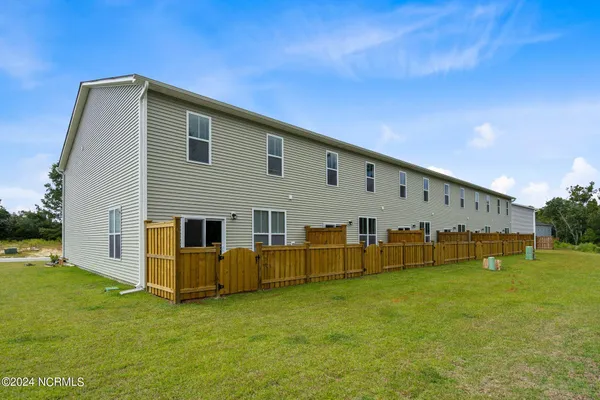 $1,850 | 28 Aspen Road, Hampstead, NC 28443