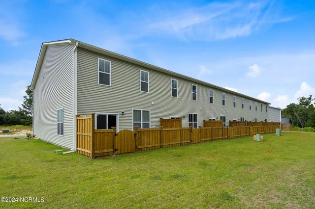 $1,900 | 28 Aspen Road, Hampstead, NC 28443