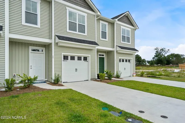 $1,850 | 28 Aspen Road, Hampstead, NC 28443