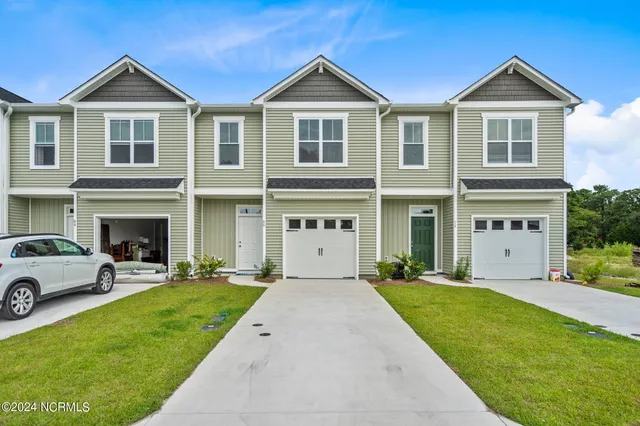 $1,900 | 28 Aspen Road, Hampstead, NC 28443