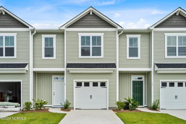 $1,850 | 28 Aspen Road, Hampstead, NC 28443