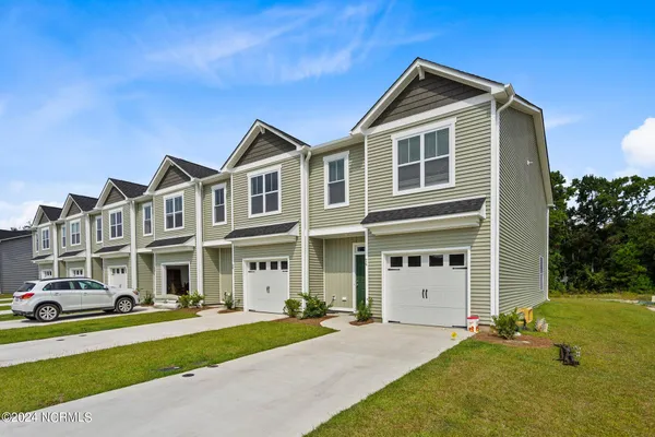 $1,850 | 28 Aspen Road, Hampstead, NC 28443