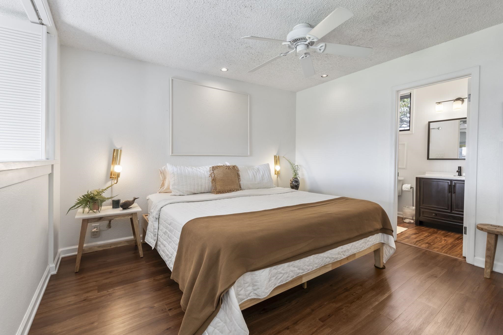 1299 Uluniu Road, Unit G202 Kihei, HI 96753 - Photo 26 of 46 a bedroom with a bed and a chandelier