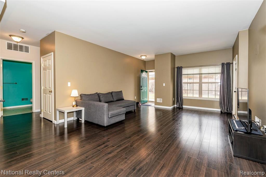 11740 Farmington Road Livonia, MI 48150 - Photo 7 of 31
