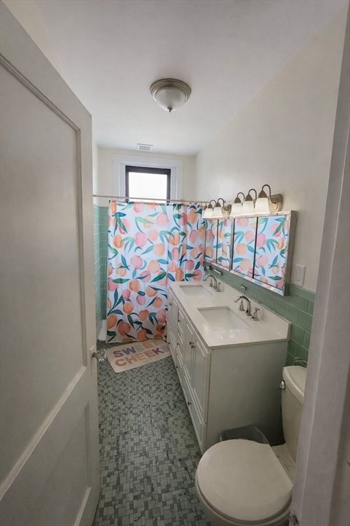 30 Claflin Road, Unit 1 Brookline, MA 02445 - Photo 8 of 9