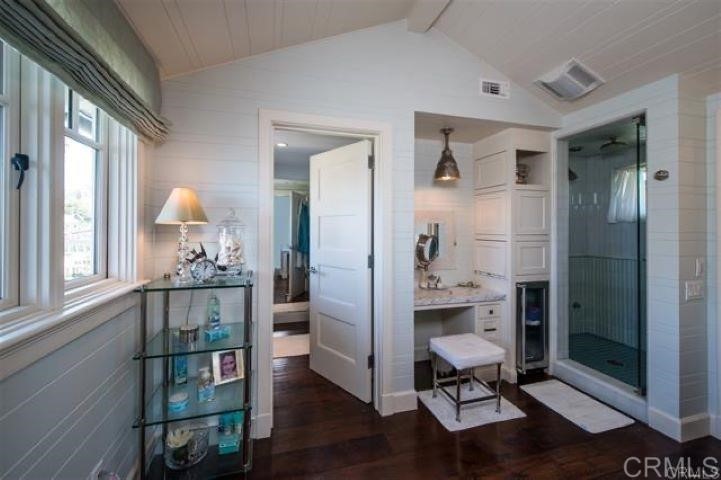 111 10th Street Del Mar, CA 92014 - Photo 20 of 23 a view of a bathroom with tub and window