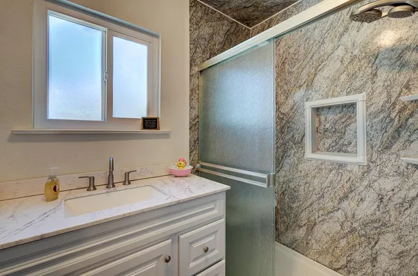 $325,000 | 2973 East Simpson Avenue, Fresno, CA 93703