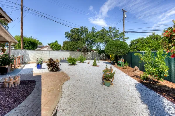 $325,000 | 2973 East Simpson Avenue, Fresno, CA 93703
