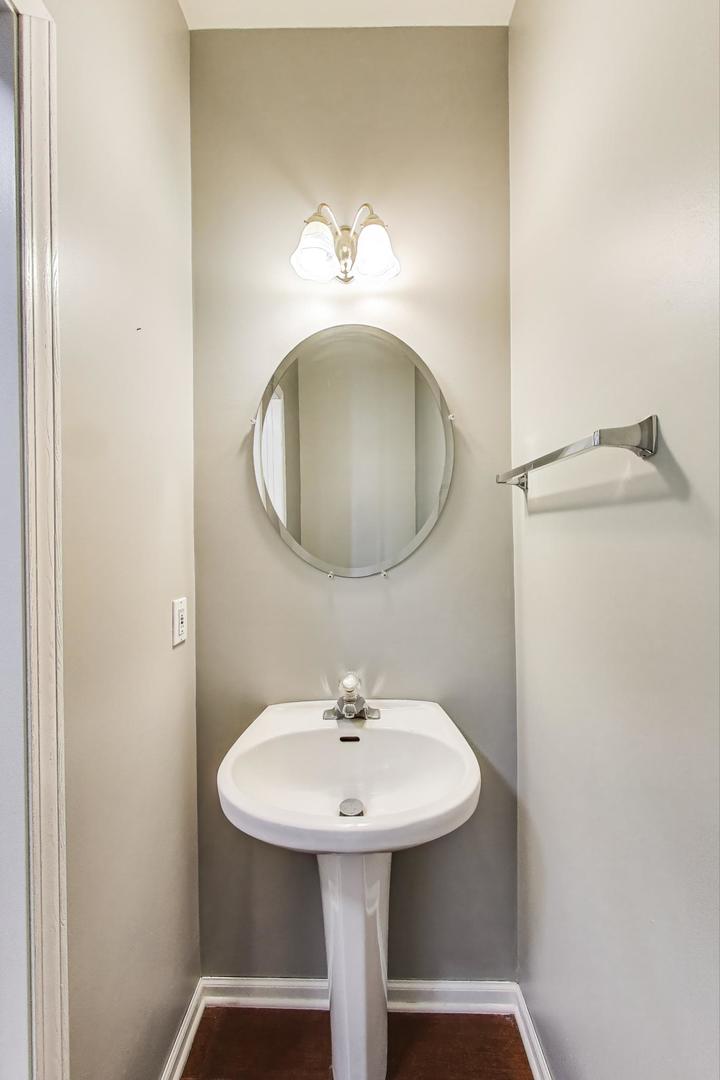383 Cascade Lane Oswego, IL 60543 - Photo 15 of 35 a bathroom with a sink and a mirror